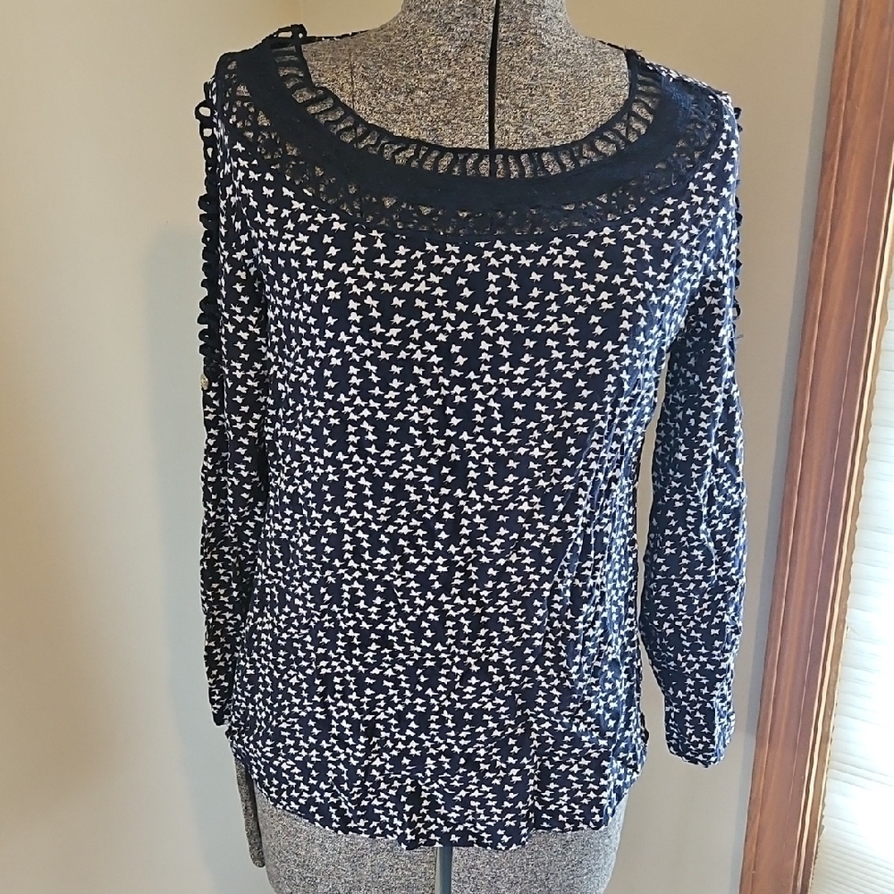 Butterfly crochet trim cold shoulder top